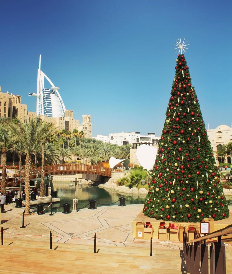 How To Decorate Christmas Tree || Gold/Red Theme || Buhay ng Pinoy Sa Dubai  - YouTube