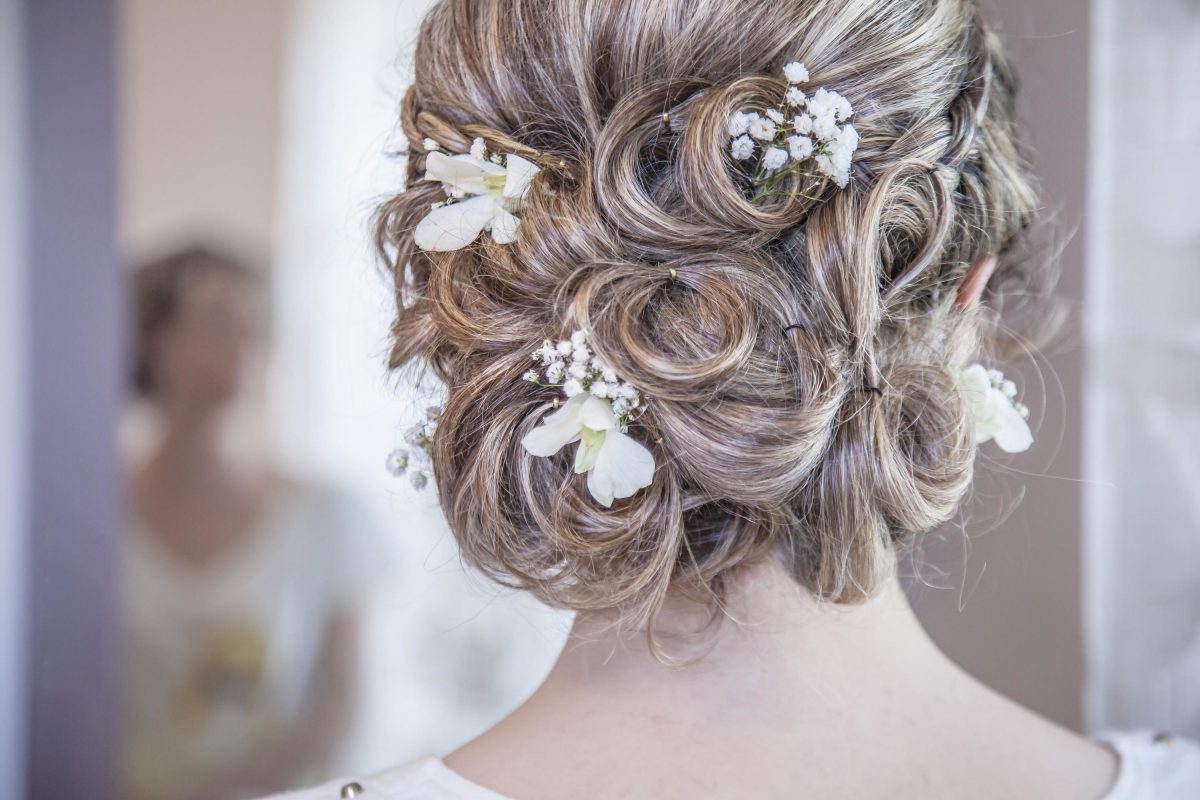 10 Chic Bridal Hairstyles That Prove Less Is More | Cosmopolitan Middle East