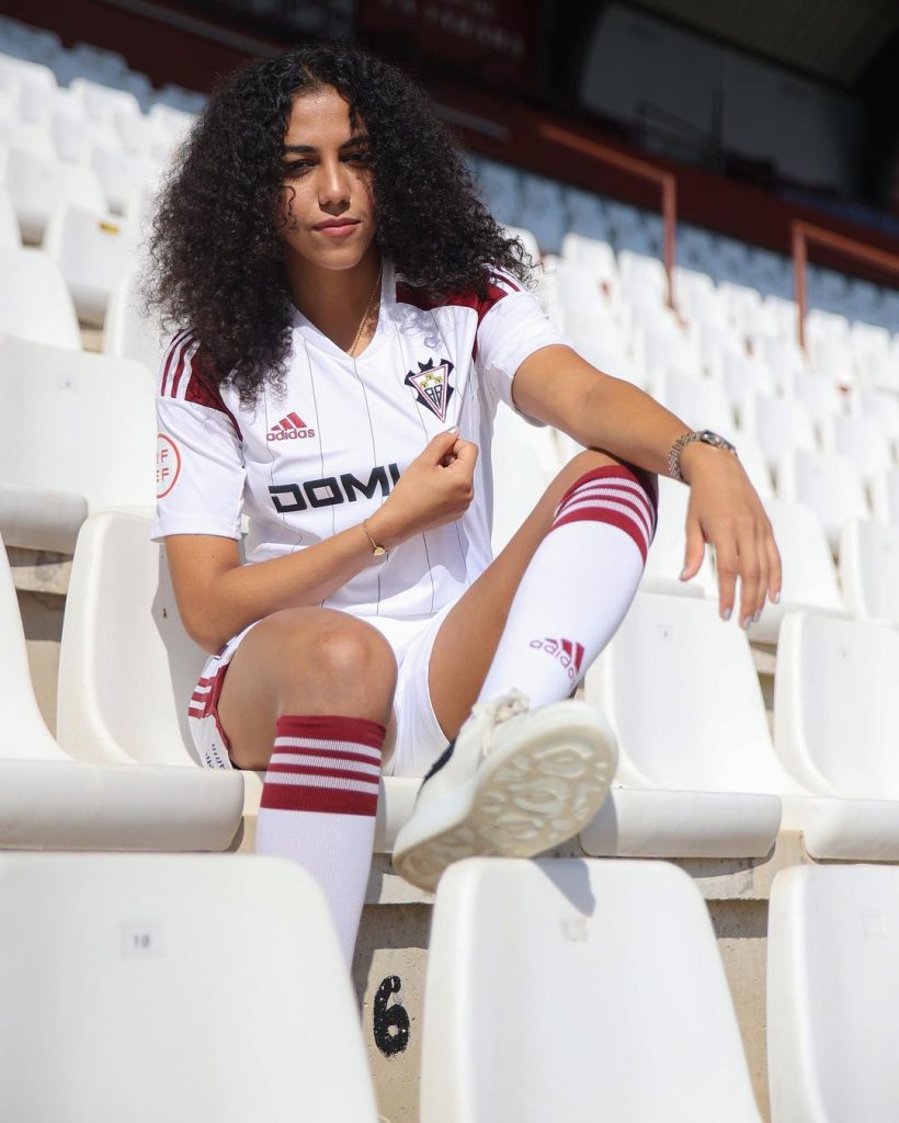 These 8 Arab female footballers are ~goals~