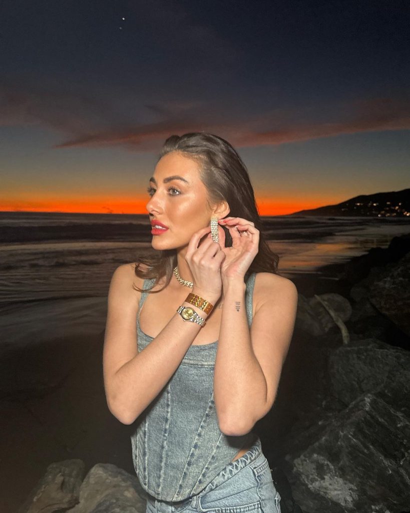 The Circle USA's Chloe Veitch says she's kissed Mitchell Eason