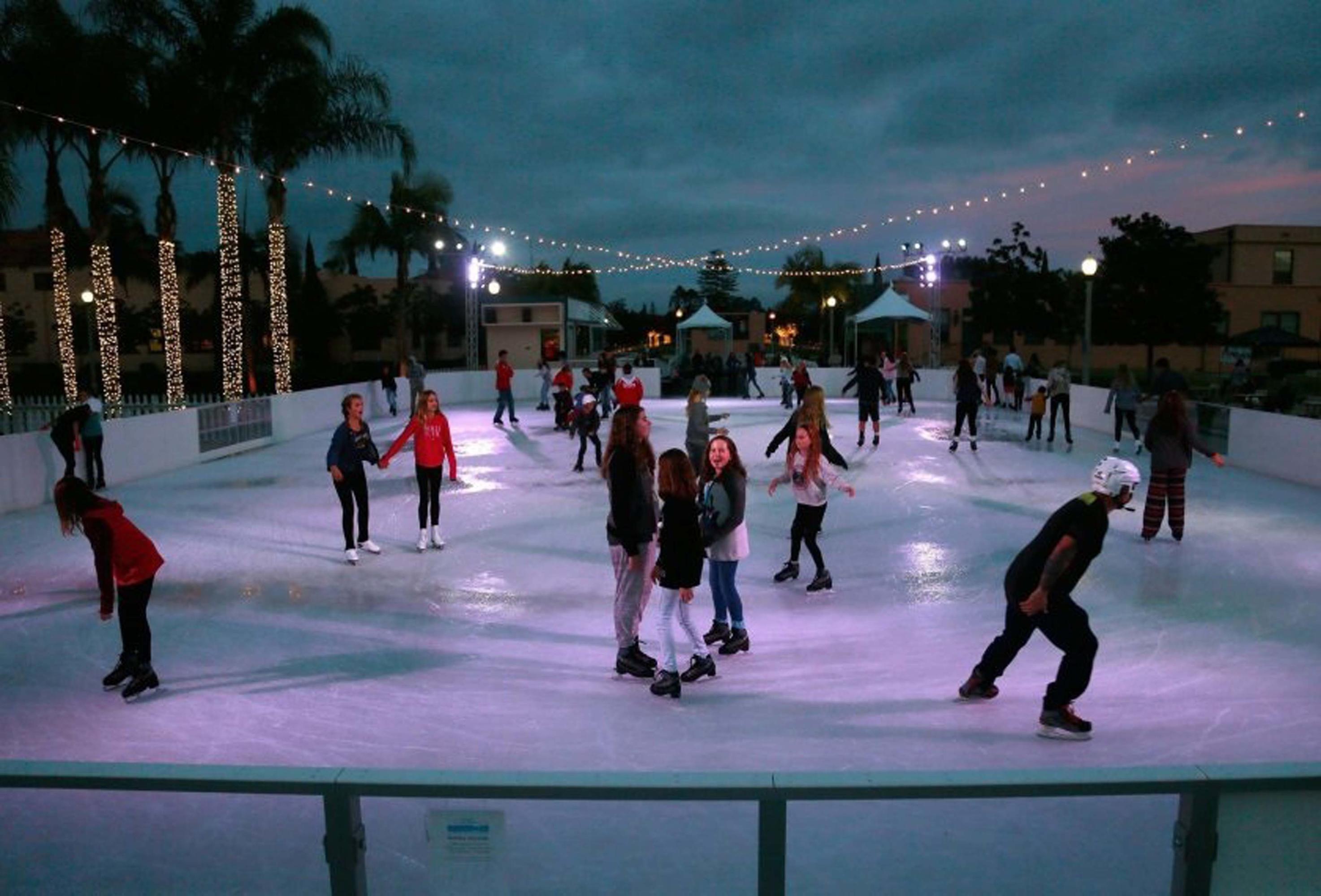 Каток лабытнанги. Ice Rink каток. Зимний парк каток Ереван. Ереван парк каток. Гюмри каток.