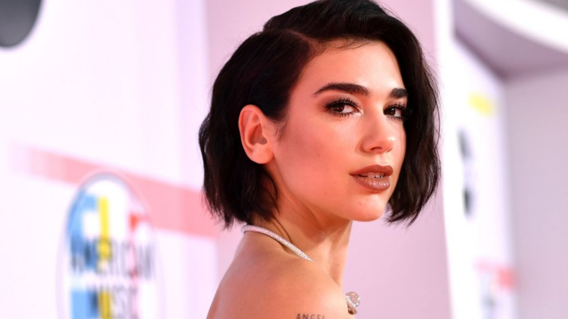 Dua Lipa Looks So Different Now She S Changed Up Her Hair Cosmopolitan Uk