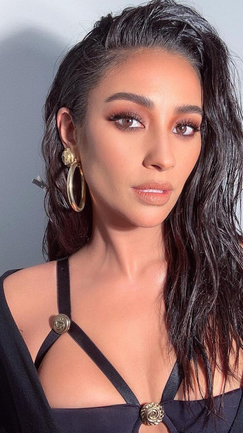 The best of Shay Mitchell's beauty looks | Cosmopolitan Middle East